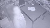 江苏泰兴：小偷潜入别人家厨房做夜宵，吃饱再盗隔壁烟酒店