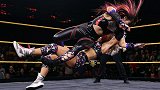 NXT第532期：女子赛 紫雷VS坎迪斯-拉蕾
