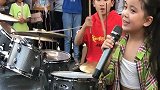 9岁小女孩一首《光辉岁月》，开嗓征服全场，实力不输大腕