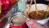 再探18一位自助小火锅，老板娘热情大方，还送羊杂吃，真开心