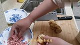 节约粮食，剩下的油条不要扔掉，揣进肉馅又是一道好菜