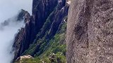 莲花峰最陡登山道，此路狭窄只能一人通行，一个人走下去有点慌，