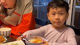 原本以为是个快乐的故事…想送你吉他，你却要换妈火炬手