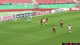 第9分钟RB莱比锡球员奥尔莫射门 - 被扑