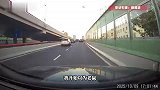 车主开上高架，挡风玻璃突然抬起一个头，对视上了：“什么鬼！”