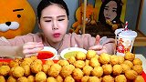 韩国美女吃美味鸡腿，堆成小山一样，真有钱