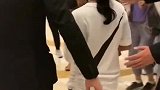 好大的排场，你们知道她是谁吗？