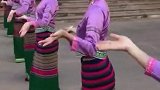 西双版纳傣族小姐姐好美，大娘这六亲不认的舞蹈有点尴尬！