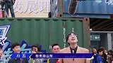 这就是街舞：小五太逗了，这么配合麦克，紧张的不要不要的