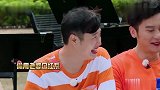 跑男团集体化身“天山童姥”，李晨帮小沈阳画的大红唇，实力抢镜