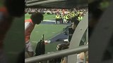 西甲-1718赛季-皇马替补席太无聊 马塞洛与纳瓦斯在替补席上颠球玩-专题