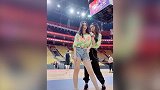 两个美女大跳诱惑拉拉舞！看着就非常唯美