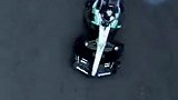 F1车手驾驶梅奔赛车 护送决赛用球前往安联球场