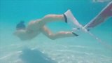 国外女神潜泳练习！波光粼粼唯美动人