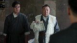 男子在门外伺机而动 进去后自作主张打枪
