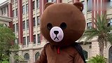 网红熊居然这样对小姐姐，注定孤独终生啊