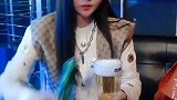 还是小妹妹会玩！