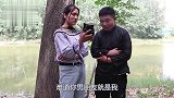 农村傻宝河边搭讪美女，却被美女嘲笑长得丑，太扎心了
