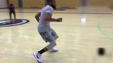 篮球-17年-不止搞笑打球也是认真的 模仿帝也是篮球高手-新闻