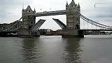 旅游-伦敦塔桥打开