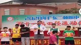 广东某初中，体育生最后一次领奖亮出所有奖牌，霸气！