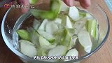 今天才知道，炒丝瓜不能先放油，教你个妙招，丝瓜不出汤不发黑