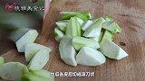 今天才知道，炒丝瓜不能先放油，教你个妙招，丝瓜不出汤不发黑