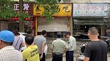 广西南宁一餐饮店突发煤气爆炸 两人受伤