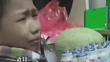 儿子喜欢喝饮料不吃饭，爸爸索性让其一次喝够