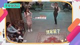 杨幂跟宁静学跳《无价之姐》，双马尾穿粉色旗袍转圈圈，身段绝了