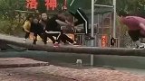 玩网红桥几年了，还是第一次见这么玩的，简直是天赋异禀呀！