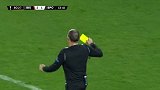 第81分钟伊斯坦布尔球员哈维奇黄牌