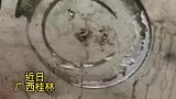用了20年的高压锅弹穿屋顶了