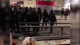 英超-1718赛季-令人愤怒！阿森纳球迷客场遭遇西班牙警察暴力执法