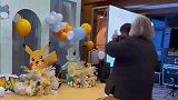 张纪中杜星霖为女办百日宴 一家五口高调秀幸福