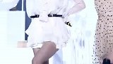 文星伊站在舞台上表演的样子太帅气了，真的非常喜欢她
