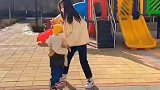 小姨欺负外甥，被孩子爸制裁