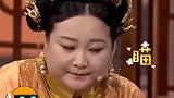 贾玲 冲浪冲着冲着消失了，而张小斐 淡定的在岸上用望远镜目睹了一切！