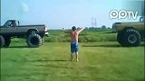 搞笑-20120228-这卡车做得质量太差了吧