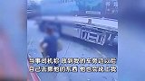 男子拿纸箱放大货车旁欲碰瓷，纸箱上写着高档用品，老司机识破立马报警
