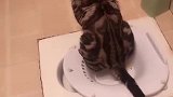 猫：走开走开，别来打扰我，烦不烦呀！