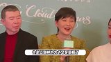 冯小刚和徐帆罕见同框，两人私下很宠爱养女，徐朵陪徐帆逛街破母女不和言论