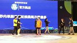 瞬间眼花！中国“光速小子”30秒内单摇跳228次 破世界纪录