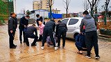 两毒贩带冰毒探望住院的“毒友”：被抓时三人正在车上吸食