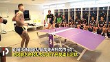 新颖！内马尔携队友玩桌上足球 联手热苏斯胜埃德森