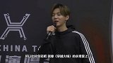 90年鹿晗和99年吴磊同框，奔三的鹿晗赢在了发色