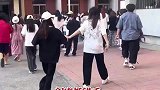 抓错手领着陌生同学走了半天后才发现
