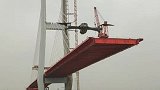 无人机准备航拍建设中的黄河特大桥！