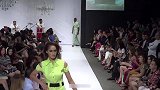 时尚走秀：野性小姐姐走秀，裤子设计的很时尚，让人充满能量