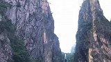 西海大峡谷因谷中有白云溪，又称“白云谷”，真的很漂亮